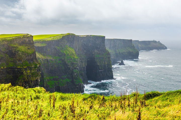 Everything you need to know about hiking the Cliffs of Moher in Ireland!