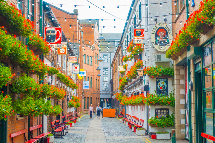 Planning a trip to Ireland? Here's why you should put Belfast on your list. Top things to do in Belfast, Ireland