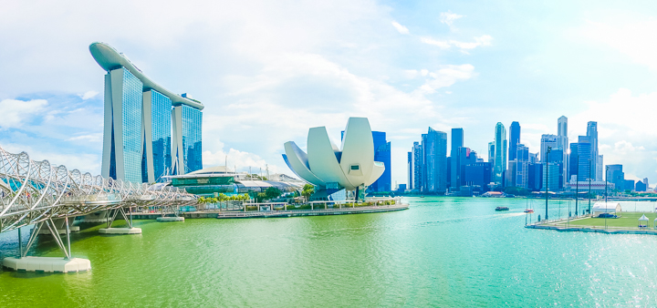 Visiting Singapore is like time-traveling to the future. Here's a list of all the things you HAVE to see in this ultra modern city -- only in Singapore!