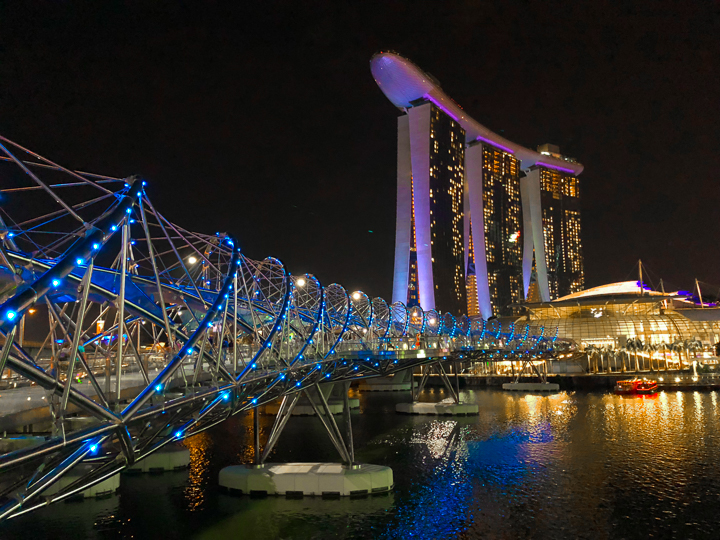 Visiting Singapore is like time-traveling to the future. Here's a list of all the things you HAVE to see in this ultra modern city -- only in Singapore!