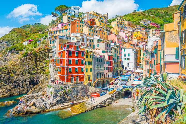 Tips for hiking between the 5 villages of Cinque Terre, Italy.