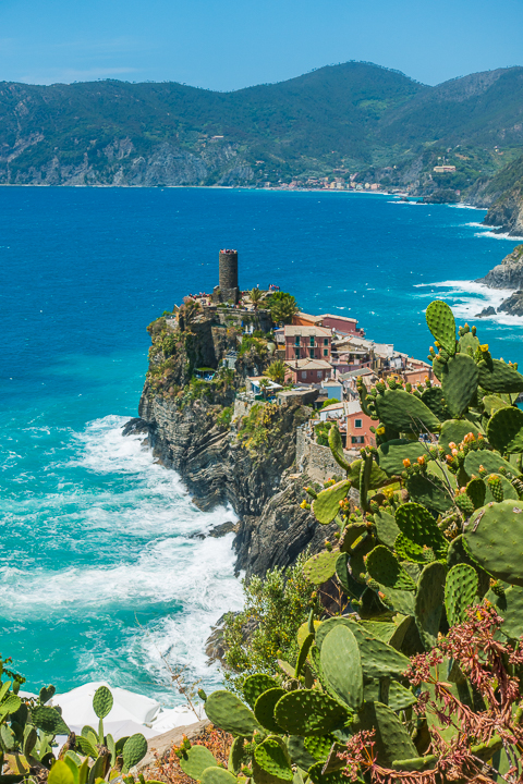 Tips for hiking between the 5 villages of Cinque Terre, Italy.