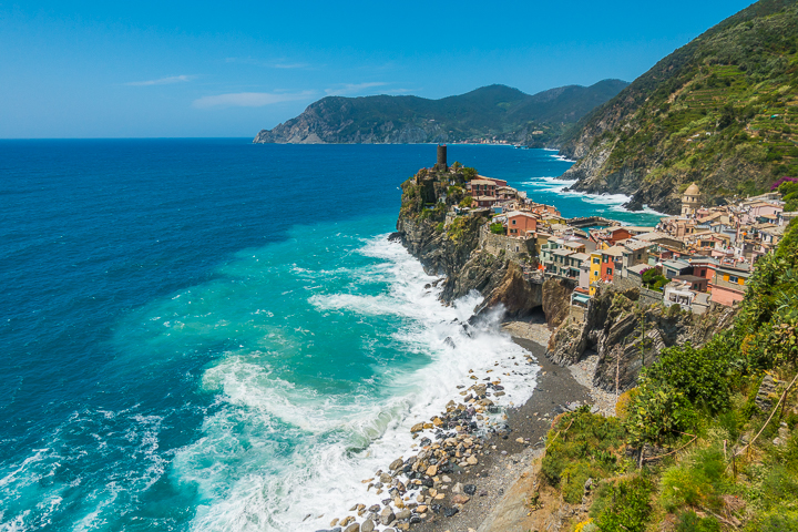 Tips for hiking between the 5 villages of Cinque Terre, Italy.