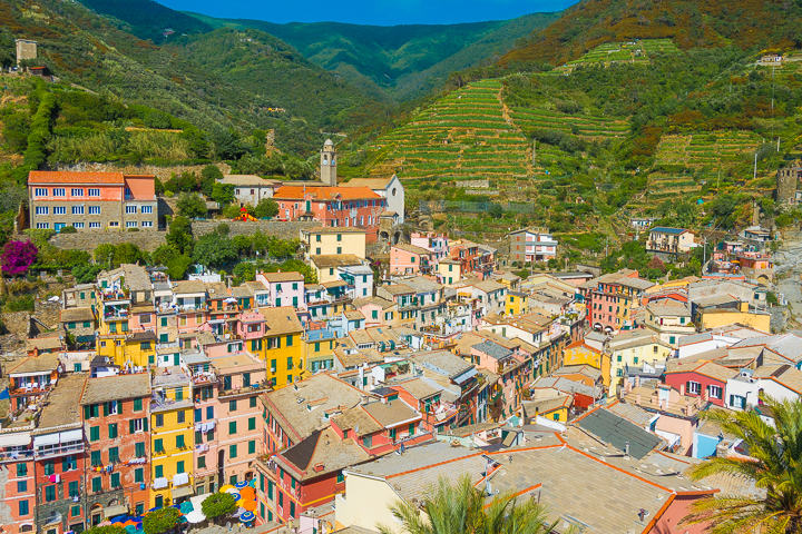 Tips for hiking between the 5 villages of Cinque Terre, Italy.