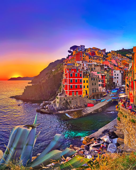 Tips for hiking between the 5 villages of Cinque Terre, Italy.