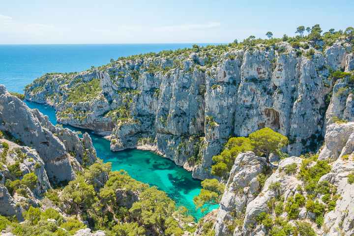 Discover these 4 amazingly beautiful seaside towns off the beaten path that should totally be on your French Riviera bucket list!!
