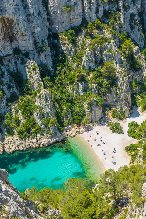 Discover these 4 amazingly beautiful seaside towns off the beaten path that should totally be on your French Riviera bucket list!!