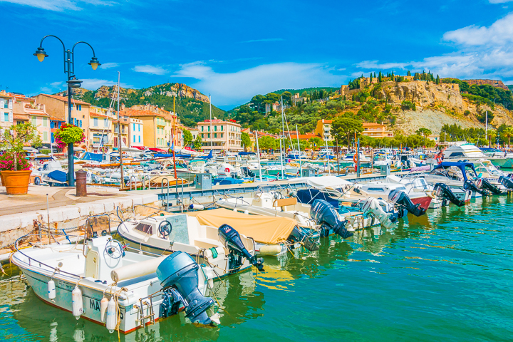 Discover these 4 amazingly beautiful seaside towns off the beaten path that should totally be on your French Riviera bucket list!!