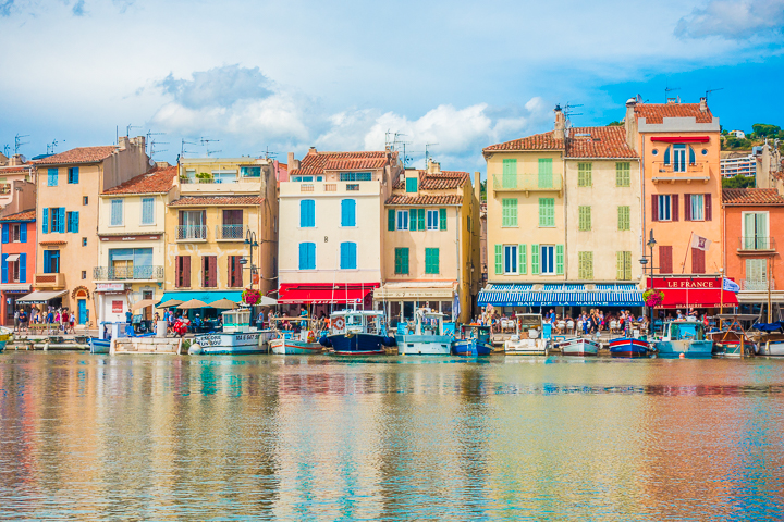 Discover these 4 amazingly beautiful seaside towns off the beaten path that should totally be on your French Riviera bucket list!!