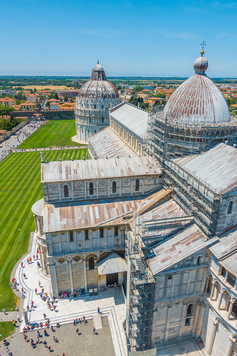 Why you should DEFINITELY go see The Leaning Tower of Pisa!!! Don't skip this just because you're afraid it's too touristy and there's nothing else to do there besides take a picture and leave.