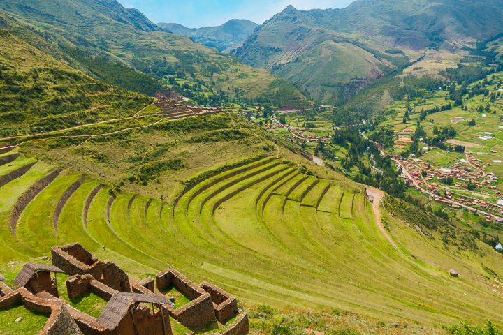 What you shouldn't miss in the Sacred Valley: Pisac, Ollantaytambo, Maras, and Moray. You can do this itinerary in 2 days as day trips from Cusco, or you can stay in the Sacred Valley itself.