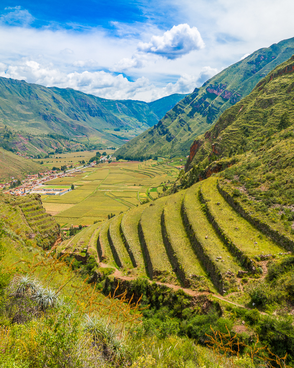 What you shouldn't miss in the Sacred Valley: Pisac, Ollantaytambo, Maras, and Moray. You can do this itinerary in 2 days as day trips from Cusco, or you can stay in the Sacred Valley itself.