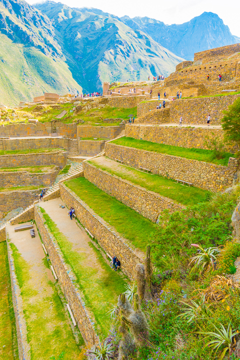 What you shouldn't miss in the Sacred Valley: Pisac, Ollantaytambo, Maras, and Moray. You can do this itinerary in 2 days as day trips from Cusco, or you can stay in the Sacred Valley itself.