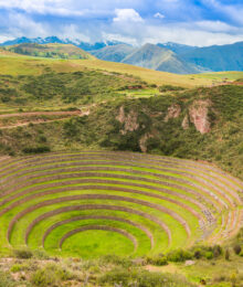 What you shouldn't miss in the Sacred Valley: Pisac, Ollantaytambo, Maras, and Moray. You can do this itinerary in 2 days as day trips from Cusco, or you can stay in the Sacred Valley itself.