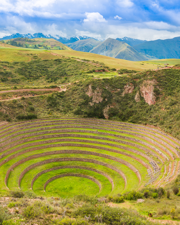 What you shouldn't miss in the Sacred Valley: Pisac, Ollantaytambo, Maras, and Moray. You can do this itinerary in 2 days as day trips from Cusco, or you can stay in the Sacred Valley itself.