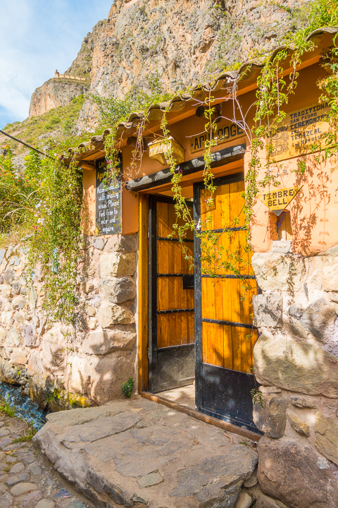 What you shouldn't miss in the Sacred Valley: Pisac, Ollantaytambo, Maras, and Moray. You can do this itinerary in 2 days as day trips from Cusco, or you can stay in the Sacred Valley itself.