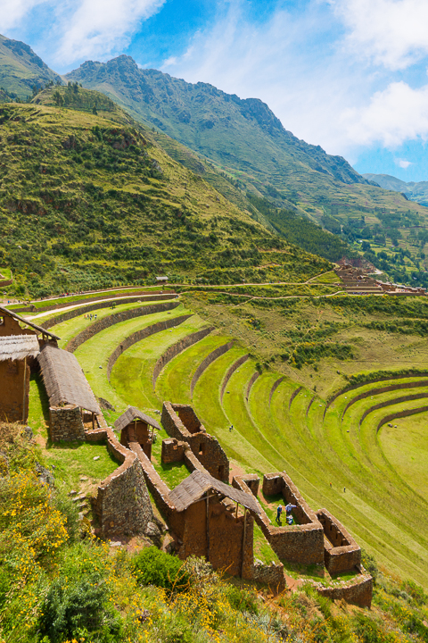 What you shouldn't miss in the Sacred Valley: Pisac, Ollantaytambo, Maras, and Moray. You can do this itinerary in 2 days as day trips from Cusco, or you can stay in the Sacred Valley itself.