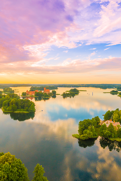 The most romantic day trip you can take from Vilnius!! A sunset hot air balloon ride over a fairytale castle in the gorgeous countryside of Trakai, Lithuania. 