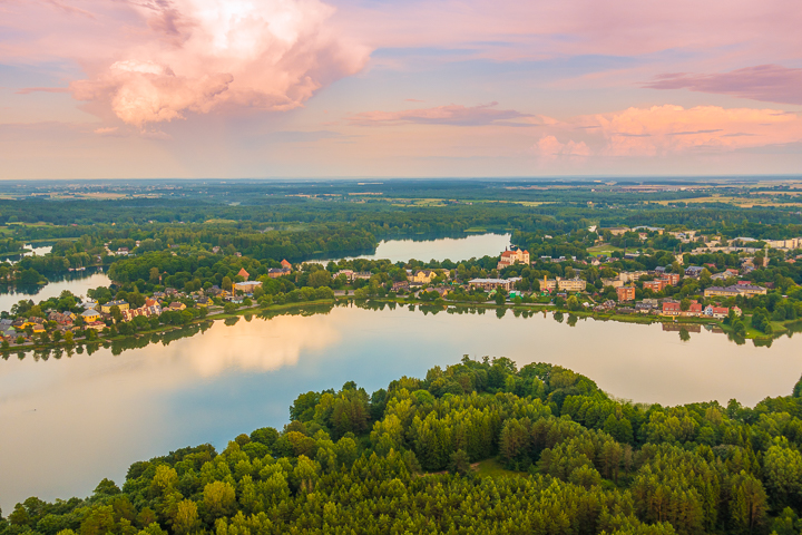 The most romantic day trip you can take from Vilnius!! A sunset hot air balloon ride over a fairytale castle in the gorgeous countryside of Trakai, Lithuania. 