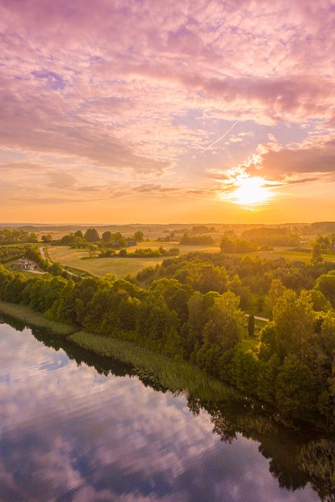 The most romantic day trip you can take from Vilnius!! A sunset hot air balloon ride over a fairytale castle in the gorgeous countryside of Trakai, Lithuania.