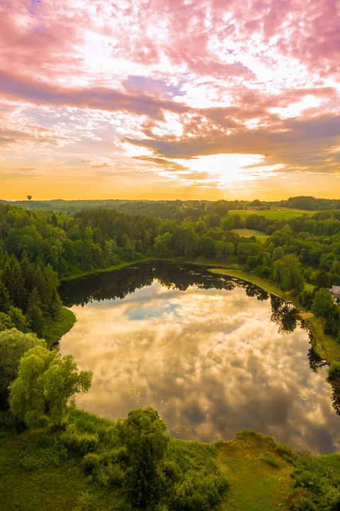 The most romantic day trip you can take from Vilnius!! A sunset hot air balloon ride over a fairytale castle in the gorgeous countryside of Trakai, Lithuania. 