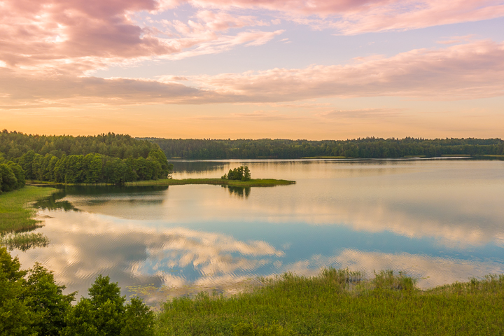 The most romantic day trip you can take from Vilnius!! A sunset hot air balloon ride over a fairytale castle in the gorgeous countryside of Trakai, Lithuania. 