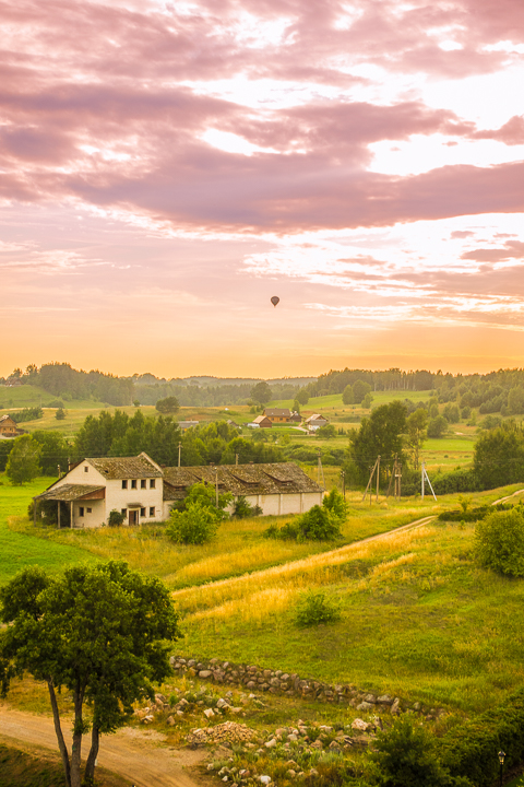 The most romantic day trip you can take from Vilnius!! A sunset hot air balloon ride over a fairytale castle in the gorgeous countryside of Trakai, Lithuania. 