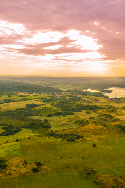 The most romantic day trip you can take from Vilnius!! A sunset hot air balloon ride over a fairytale castle in the gorgeous countryside of Trakai, Lithuania. 