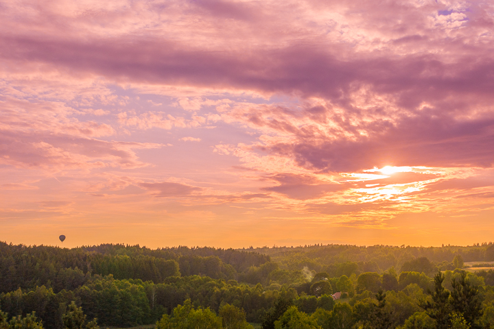 The most romantic day trip you can take from Vilnius!! A sunset hot air balloon ride over a fairytale castle in the gorgeous countryside of Trakai, Lithuania. 