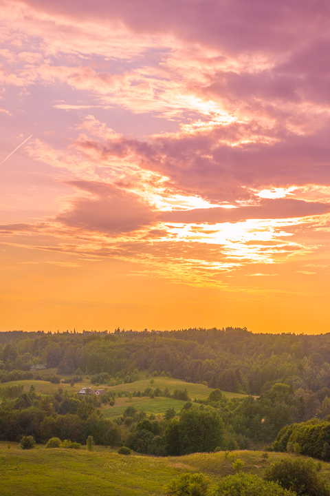 The most romantic day trip you can take from Vilnius!! A sunset hot air balloon ride over a fairytale castle in the gorgeous countryside of Trakai, Lithuania.