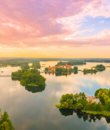 The most romantic day trip you can take from Vilnius!! A sunset hot air balloon ride over a fairytale castle in the gorgeous countryside of Trakai, Lithuania.