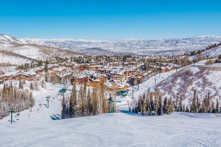 Why Deer Valley is the perfect ski resort for a weekend ski trip! #ski #resorts #utah #skiing #travel