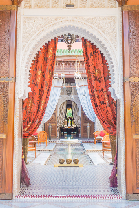 Where to stay in Marrakesh. Should you stay in the medina or outside? Here's a guide to the best area to stay in Marrakesh, Morocco. If you want to feel like a member of the royal family, you can stay in the hotel that King of Morocco built!! The Royal Mansour, Marrakesh, Morocco