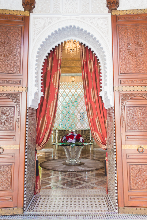 Where to stay in Marrakesh. Should you stay in the medina or outside? Here's a guide to the best area to stay in Marrakesh, Morocco. If you want to feel like a member of the royal family, you can stay in the hotel that King of Morocco built!! The Royal Mansour, Marrakesh, Morocco