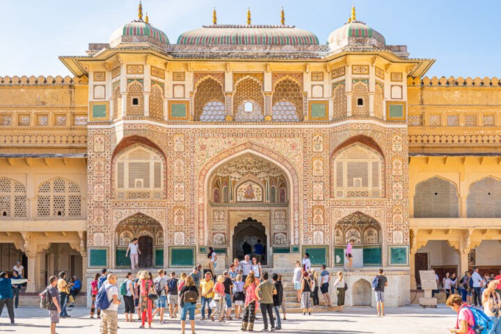 A busy enterance outside of the Amber Palace in Jaipur, India.