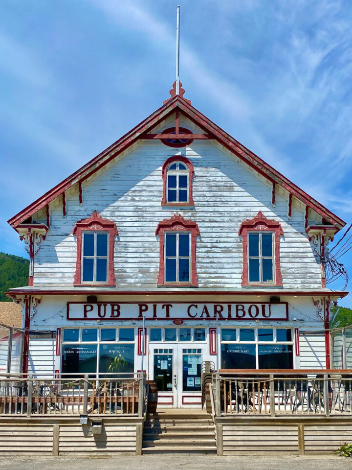 pub pit caribou in perce, quebec