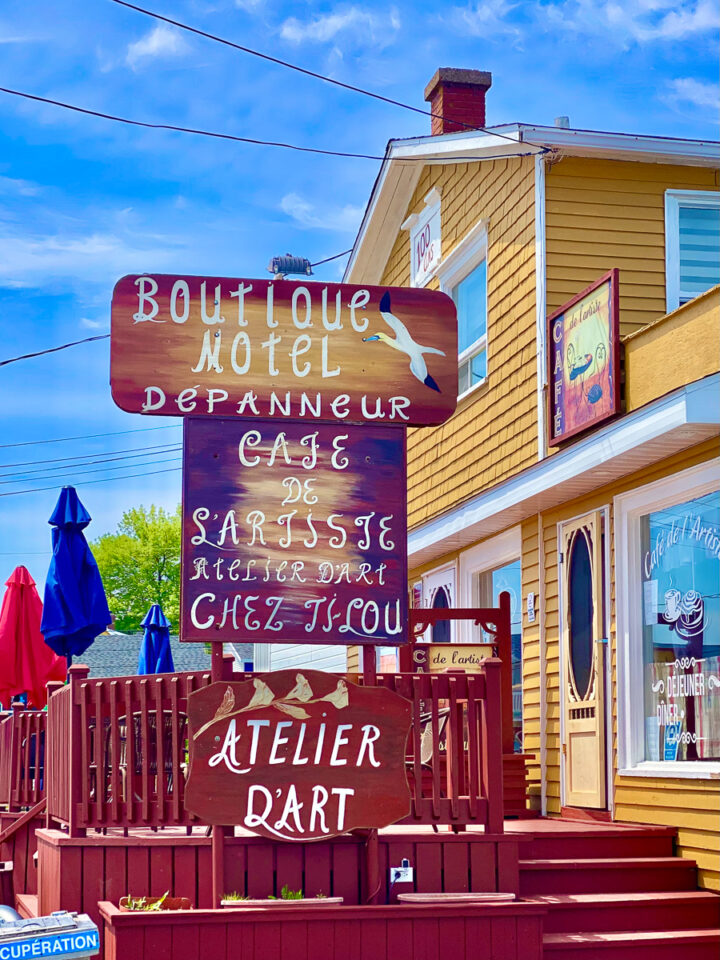 boutique in perce, quebec with french signage